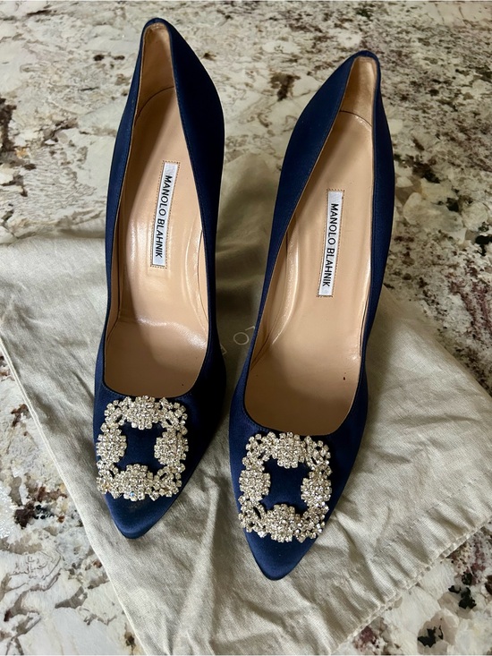Manolo Blahnik Shoes - Manolo Blahnik Navy Satin Hangisi Pumps 105